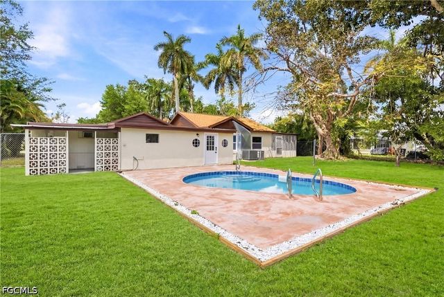 363 New York DR, Fort Myers, FL 33905