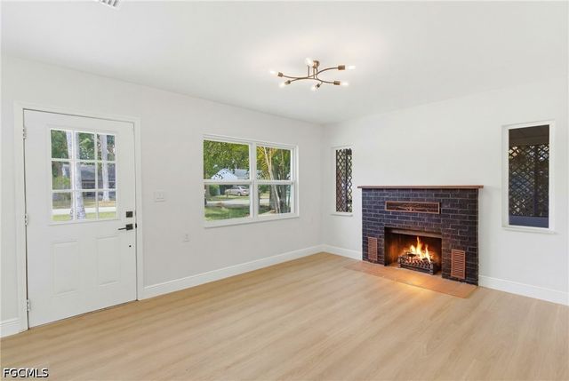 363 New York DR, Fort Myers, FL 33905