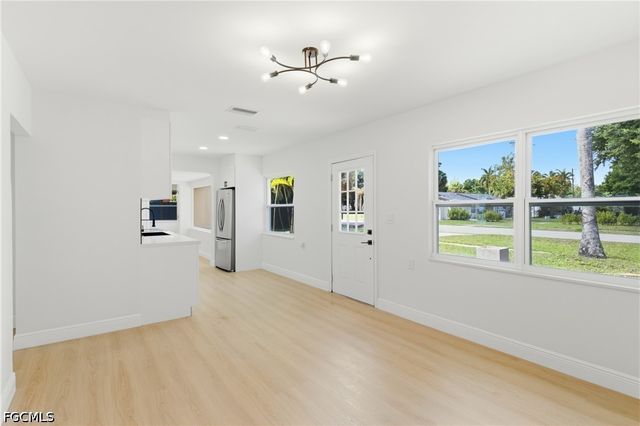 363 New York DR, Fort Myers, FL 33905