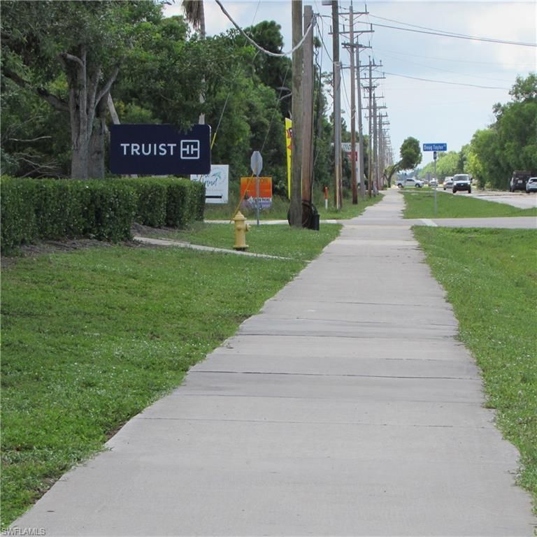 10250 Stringfellow, ST. JAMES CITY, FL 33956 — photo 4