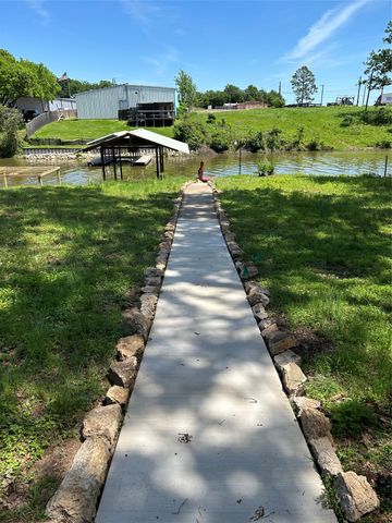 115 Cottonwood Trail, Gun Barrel City, TX 75156