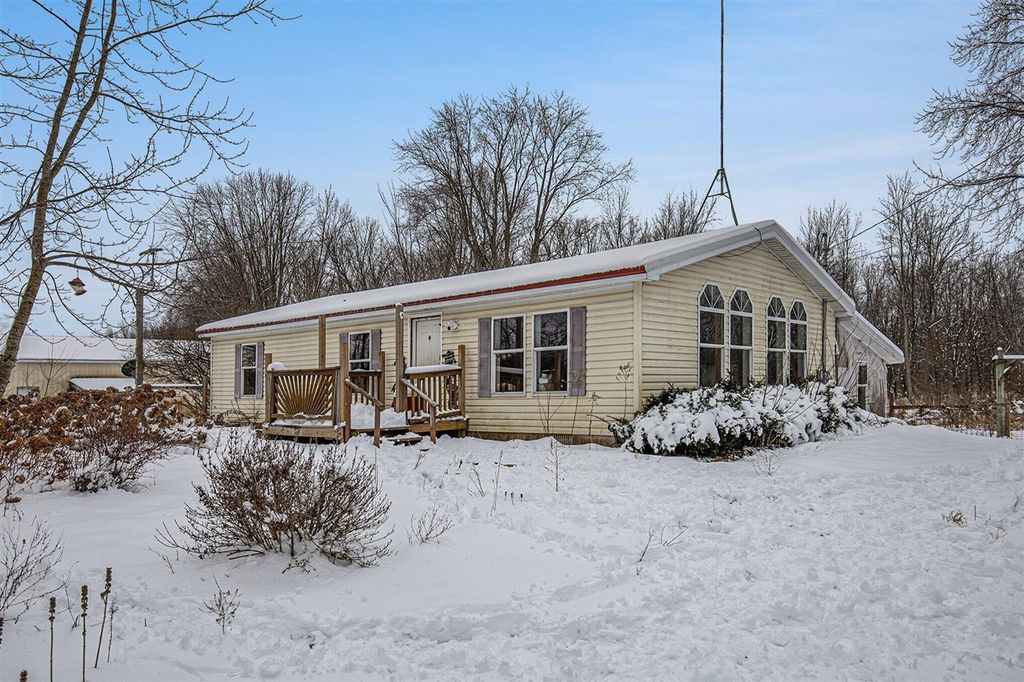 4010 S Brown Road, Sidney, MI 48885