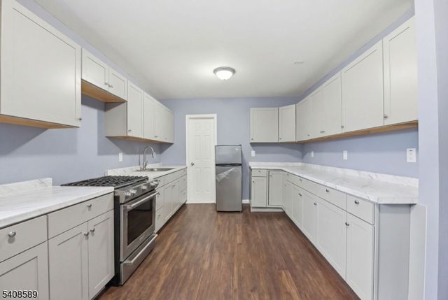 206 Clark Pl, Elizabeth City, NJ 07206