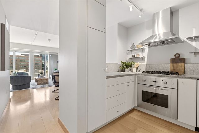 25 Channel Center St 1107, Boston, MA 02210