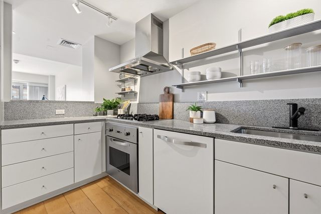 25 Channel Center St 1107, Boston, MA 02210