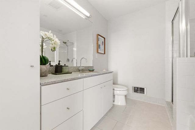 25 Channel Center St 1107, Boston, MA 02210
