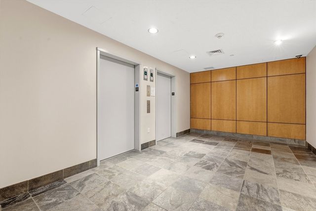 25 Channel Center St 1107, Boston, MA 02210