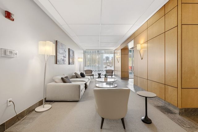 25 Channel Center St 1107, Boston, MA 02210