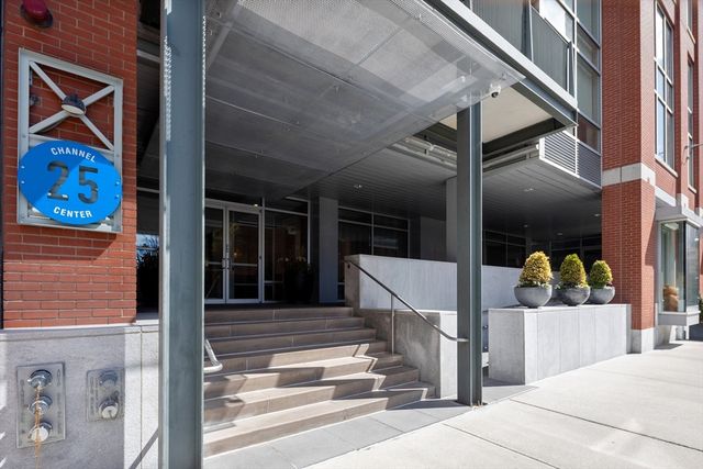 25 Channel Center St 1107, Boston, MA 02210