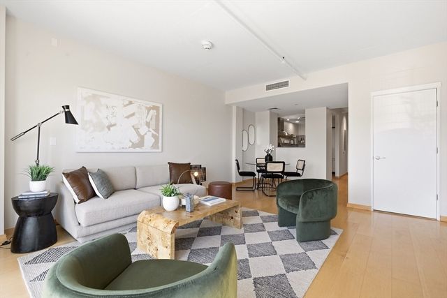 25 Channel Center St 1107, Boston, MA 02210
