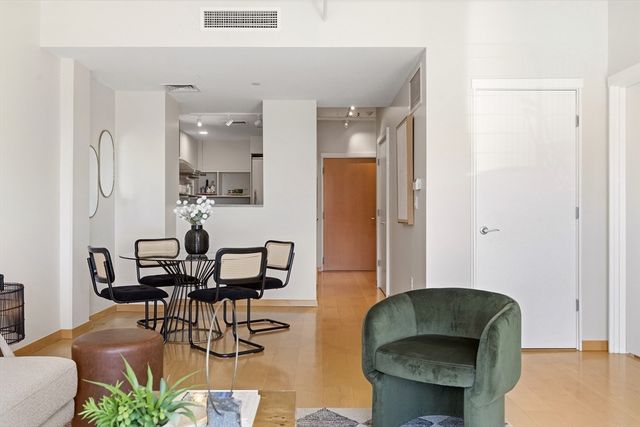 25 Channel Center St 1107, Boston, MA 02210