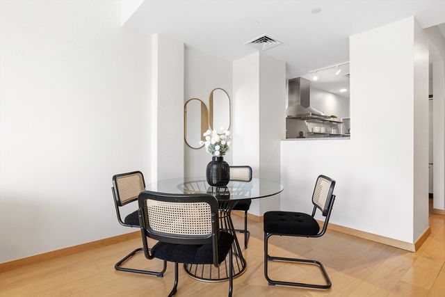 25 Channel Center St 1107, Boston, MA 02210