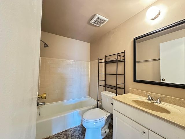 5726 Beechcroft Road, J, Columbus, OH 43229