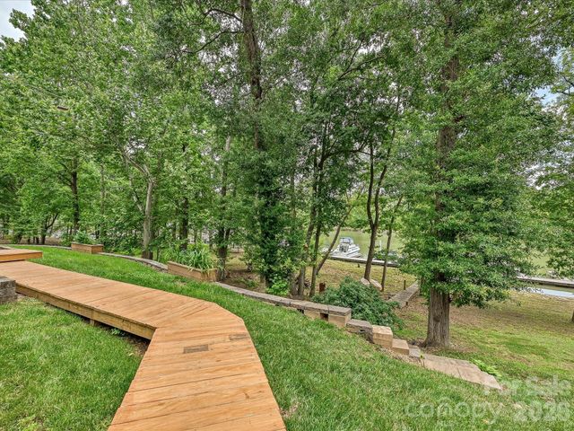 152 Lighthouse Road, Mount Holly, NC 28120