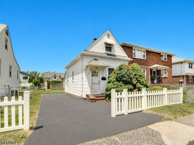 213 Kipp Ave, Elmwood Park Boro, NJ 07407