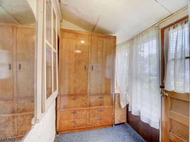 213 Kipp Ave, Elmwood Park Boro, NJ 07407