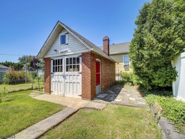 213 Kipp Ave, Elmwood Park Boro, NJ 07407