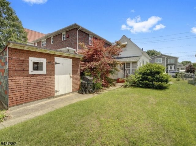 213 Kipp Ave, Elmwood Park Boro, NJ 07407