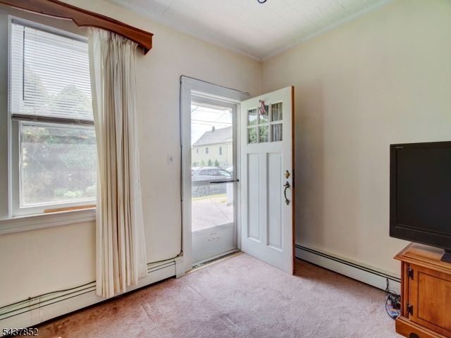 213 Kipp Ave, Elmwood Park Boro, NJ 07407