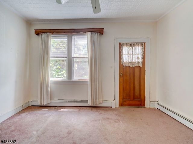 213 Kipp Ave, Elmwood Park Boro, NJ 07407