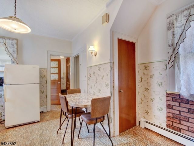 213 Kipp Ave, Elmwood Park Boro, NJ 07407