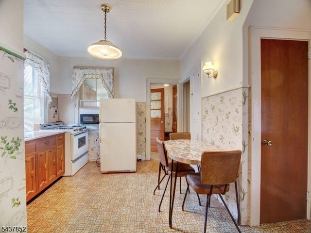 213 Kipp Ave, Elmwood Park Boro, NJ 07407