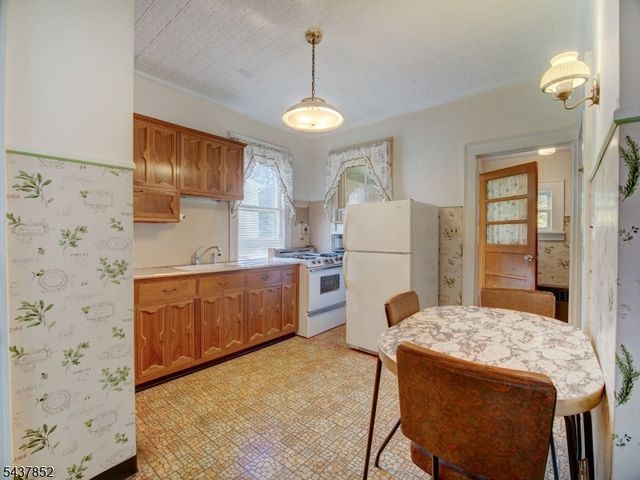 213 Kipp Ave, Elmwood Park Boro, NJ 07407