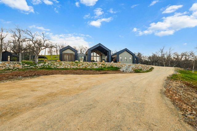 8202 Maynard Road, Palo Cedro, CA 96073