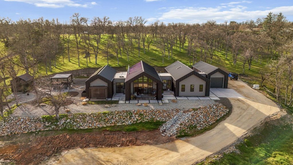 8202 Maynard Road, Palo Cedro, CA 96073