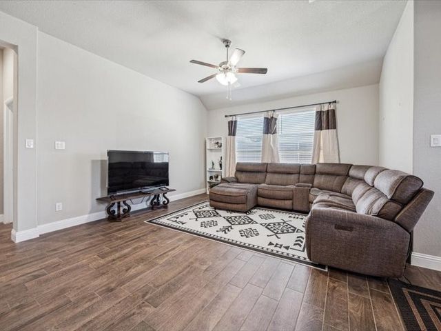 1044 Pitch Pine Street, Hickory Creek, TX 75065
