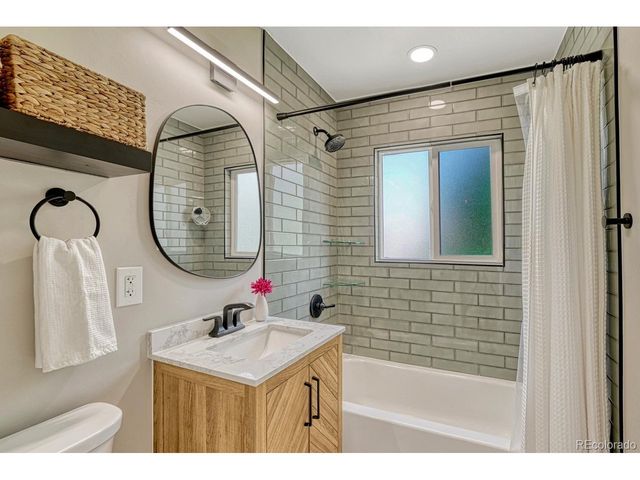 4252 S Logan St, Englewood, CO 80113
