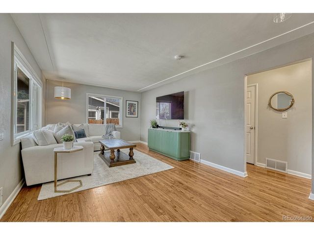 4252 S Logan St, Englewood, CO 80113