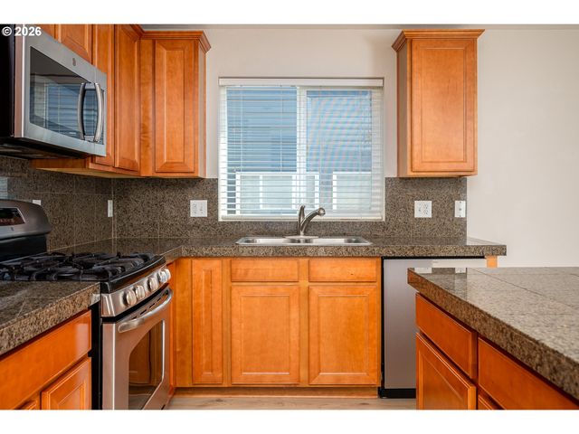 15565 BACHELOR Ave, Sandy, OR 97055
