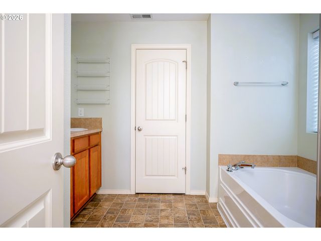 15565 BACHELOR Ave, Sandy, OR 97055