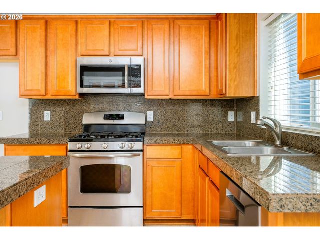 15565 BACHELOR Ave, Sandy, OR 97055