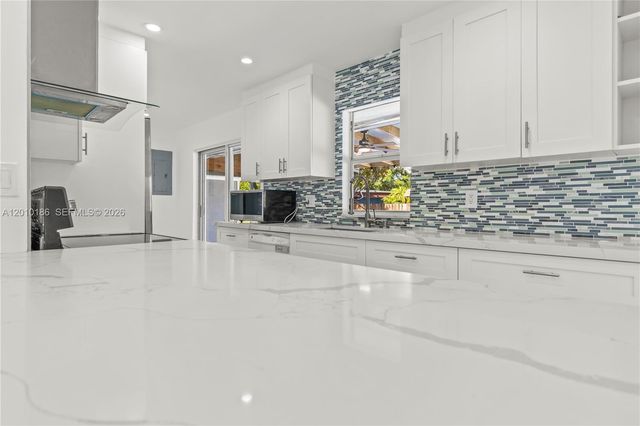 7913 NW 72nd Ave 0, Tamarac, FL 33321