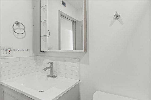 7913 NW 72nd Ave 0, Tamarac, FL 33321