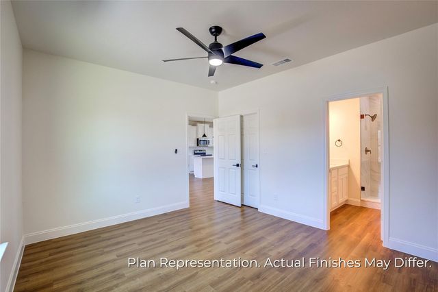 205 E Laura Avenue, Quinlan, TX 75474