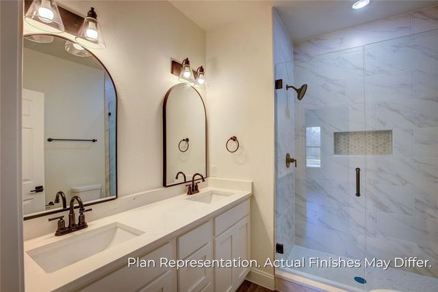 205 E Laura Avenue, Quinlan, TX 75474