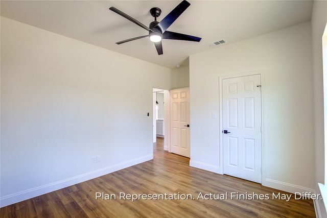 205 E Laura Avenue, Quinlan, TX 75474