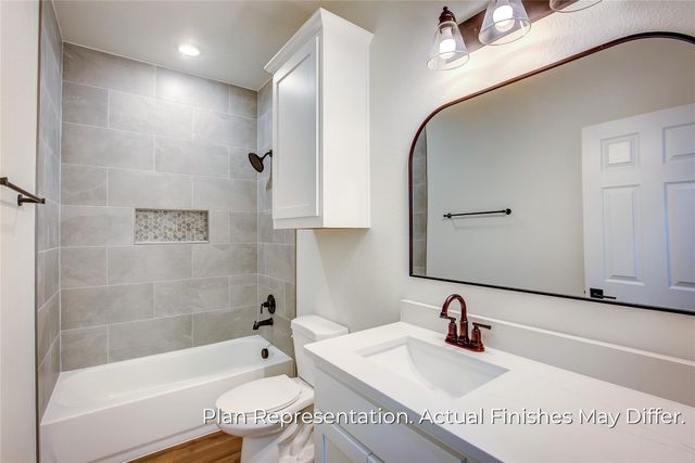 205 E Laura Avenue, Quinlan, TX 75474
