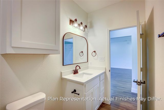 205 E Laura Avenue, Quinlan, TX 75474