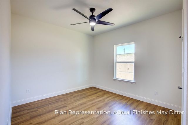 205 E Laura Avenue, Quinlan, TX 75474