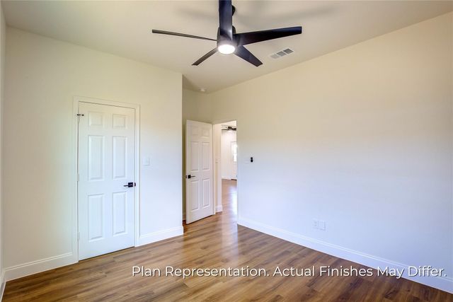205 E Laura Avenue, Quinlan, TX 75474