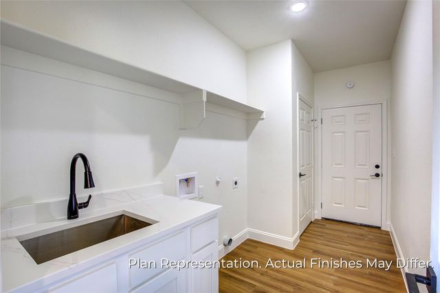 205 E Laura Avenue, Quinlan, TX 75474