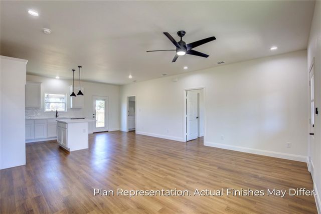 205 E Laura Avenue, Quinlan, TX 75474