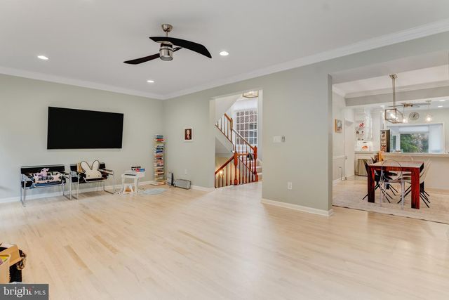 10219 ASPEN WILLOW DR, Fairfax, VA 22032