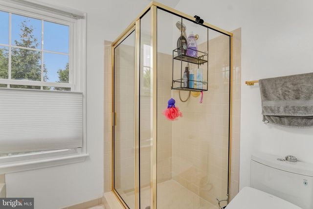 10219 ASPEN WILLOW DR, Fairfax, VA 22032