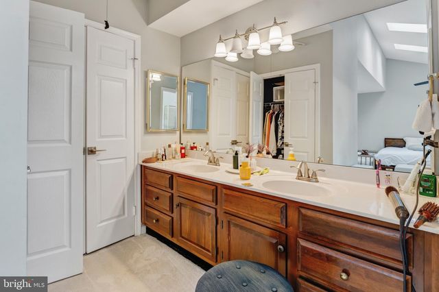 10219 ASPEN WILLOW DR, Fairfax, VA 22032