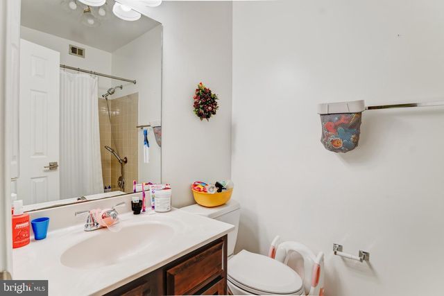 10219 ASPEN WILLOW DR, Fairfax, VA 22032